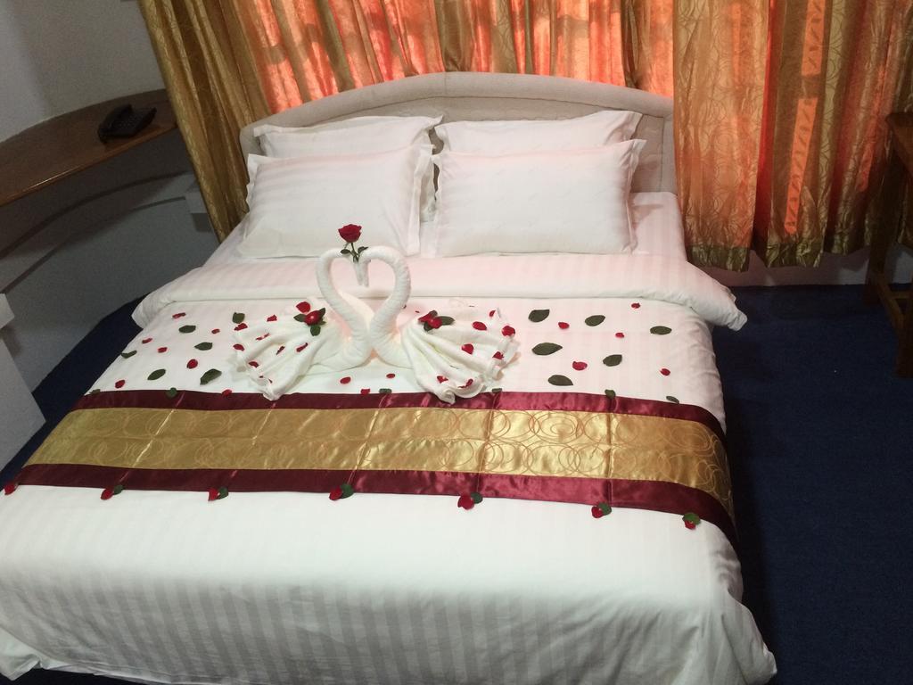 Vacation Hotel Yangon Exteriör bild