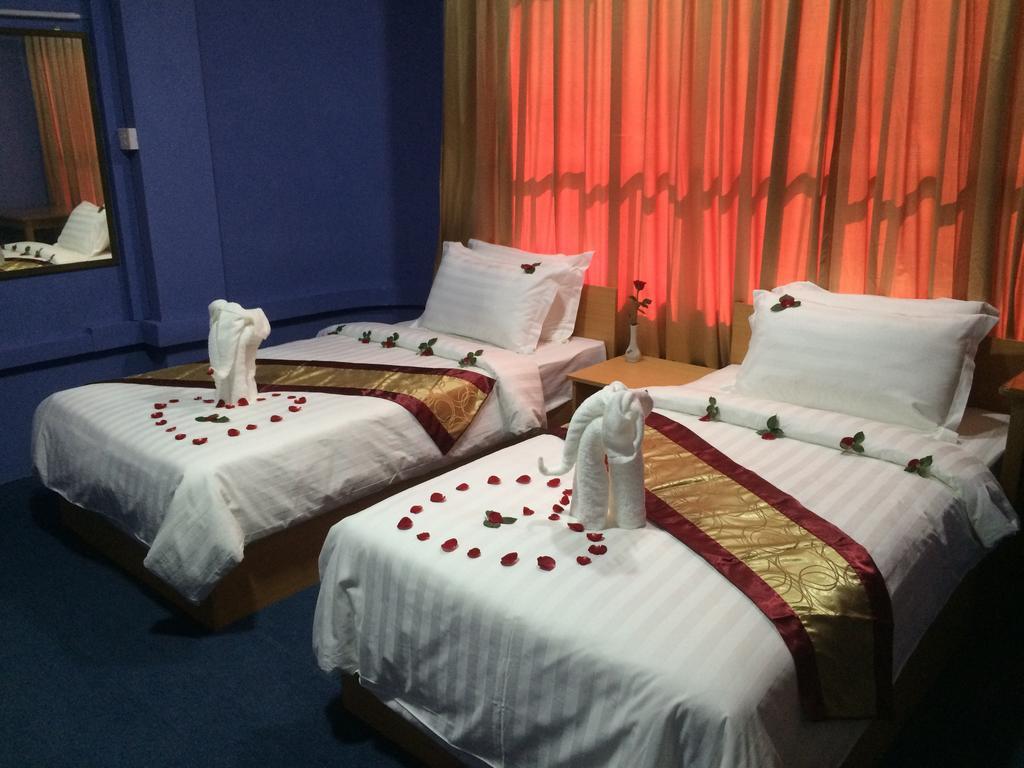 Vacation Hotel Yangon Exteriör bild